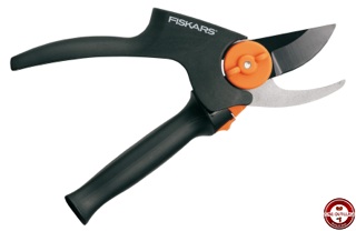 Sécateur à crémaillère et à lame franche moyenne main PowerGear™ P92 Fiskars